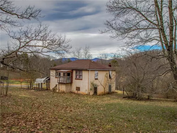 736 Enka Lake RD, Candler, NC 28715