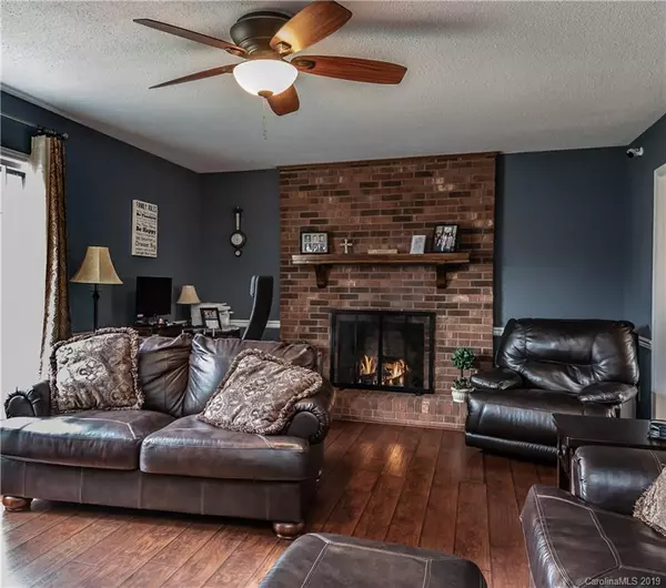 Hickory, NC 28601,6169 N Knoll PL