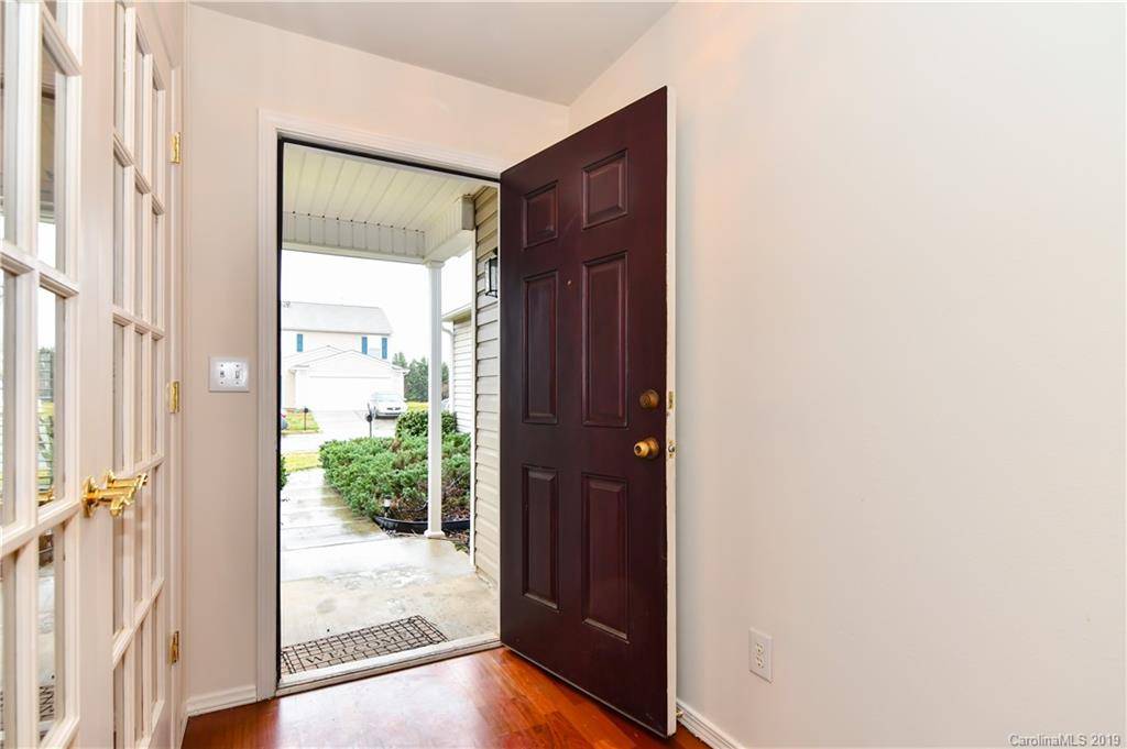 Charlotte, NC 28216,5125 Valcourt RD