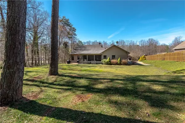 Newton, NC 28658,1355 Kensington CIR