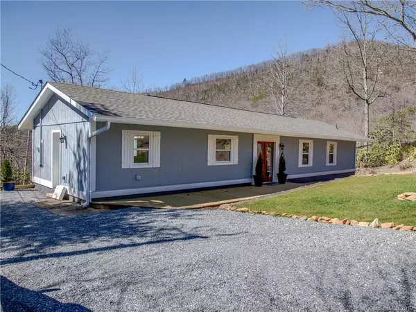 16 Starlight DR, Black Mountain, NC 28711