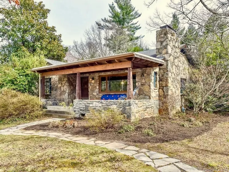 34 Caledonia RD, Asheville, NC 28803