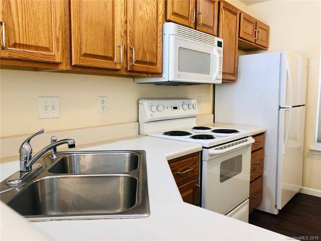 Charlotte, NC 28213,17071 Greenlawn Hills CT #1353