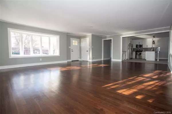 Kannapolis, NC 28083,1207 Debbie ST