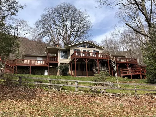 128 Aby LN, Maggie Valley, NC 28751