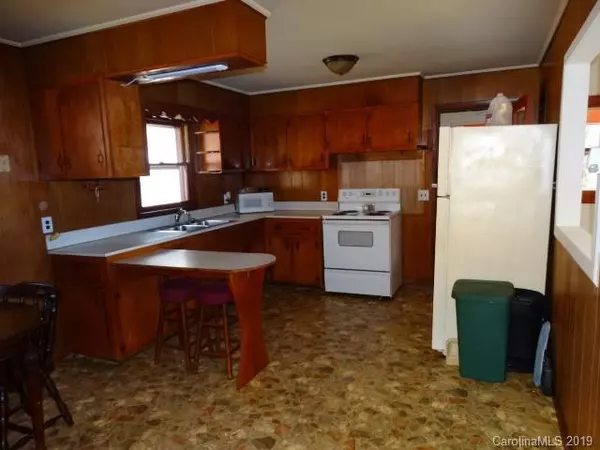 Spruce Pine, NC 28777,322 Cliff Buchanan RD