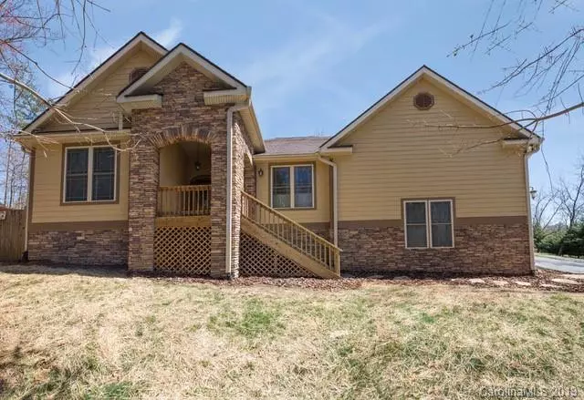 4 Alsatian LN, Asheville, NC 28805