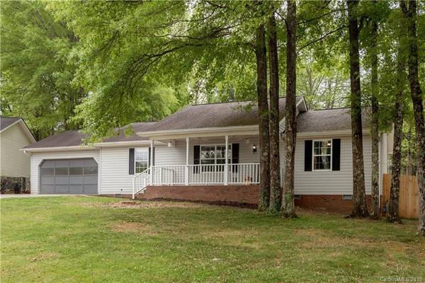 46 Meadow DR, Horse Shoe, NC 28742