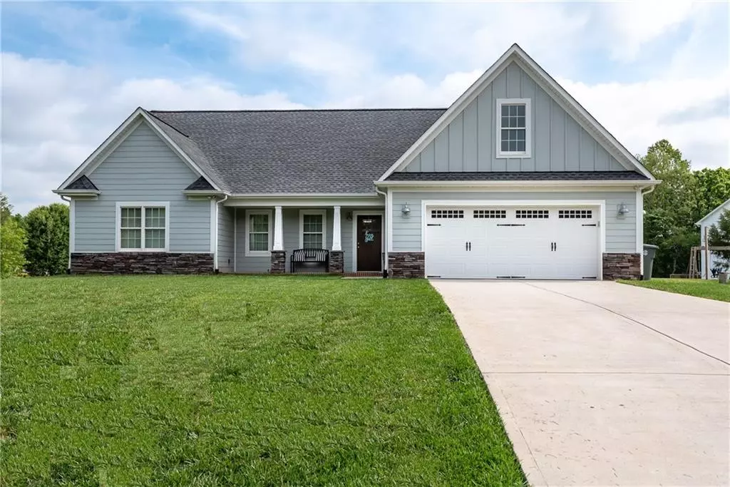 Conover, NC 28613,1704 Pipers Ridge CIR NW