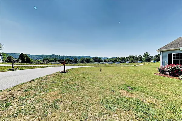 Hendersonville, NC 28792,79 Ridge Field DR