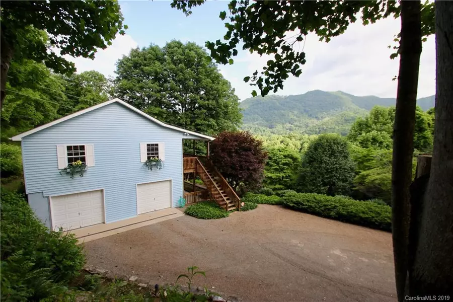 452 Lewis LN, Maggie Valley, NC 28751