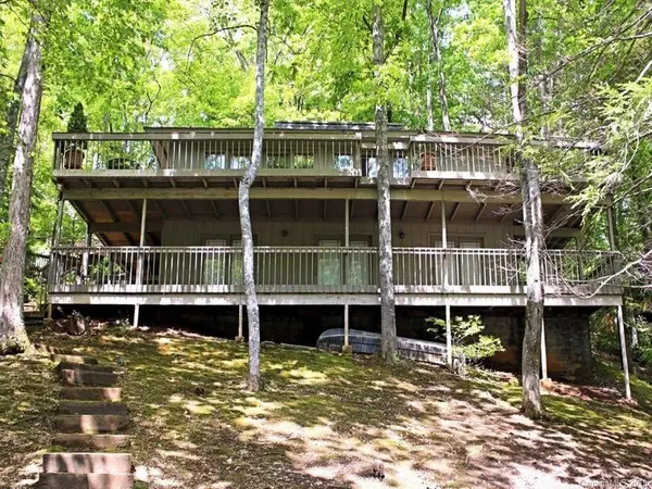 107 W Shore DR, Lake Lure, NC 28746