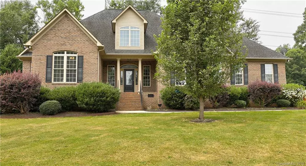 207 Highland Forest DR, Lake Wylie, SC 29710