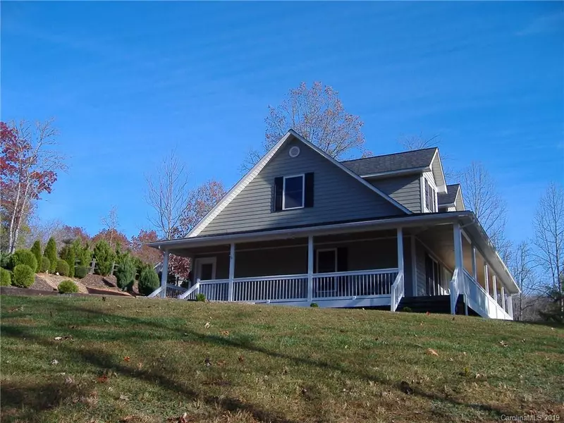 8 Midway DR, Sylva, NC 28779