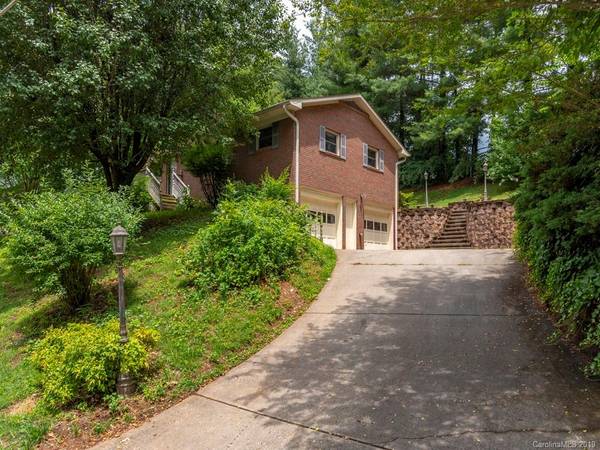 162 White Pine DR, Asheville, NC 28805