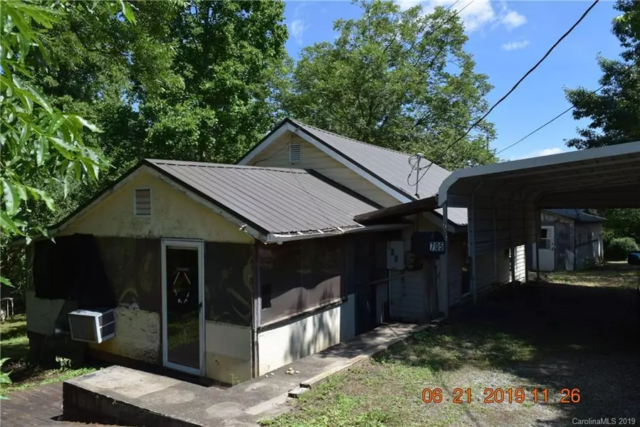 705 E Klutz ST, Maiden, NC 28650