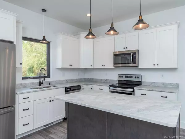 Swannanoa, NC 28778,604 Salem Heights LN