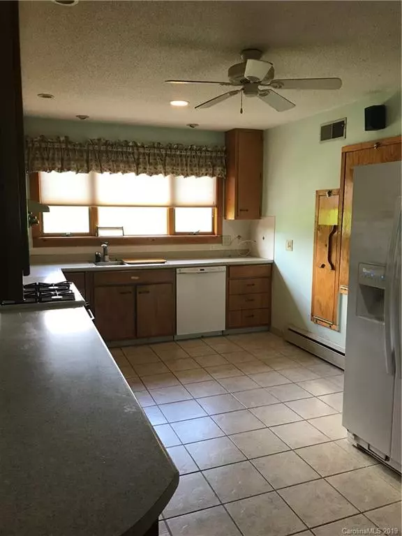 Spruce Pine, NC 28777,654 Summit AVE