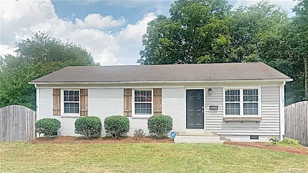 302 1st ST, Mount Holly, NC 28120