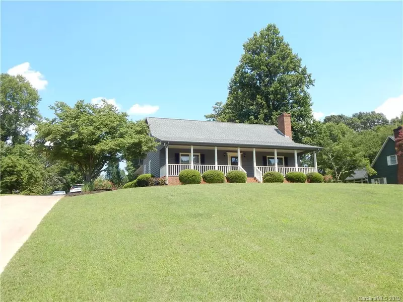 214 Countrywood DR, Forest City, NC 28043