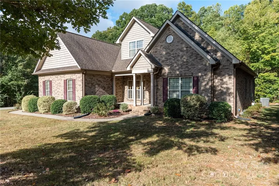 2531 Bonnie LN, Alexis, NC 28006