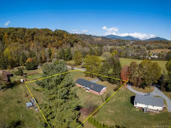 279 Garden LN, Canton, NC 28716