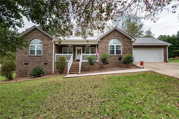 Hickory, NC 28602,8304 Cedar Bark ST