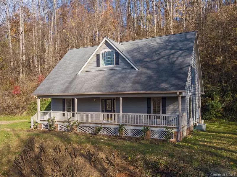 1182 Evergreen Farm CIR, Waynesville, NC 28786