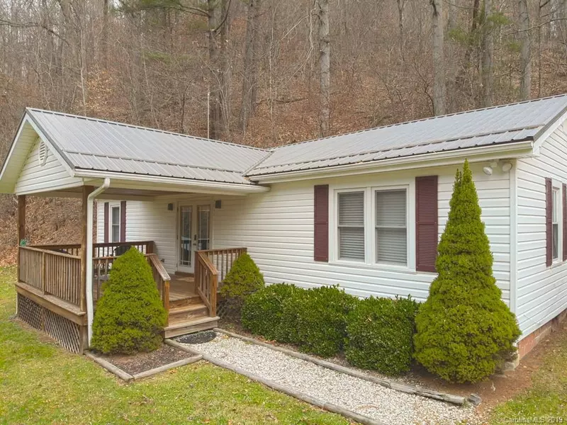 51 Spicewood LN, Bakersville, NC 28705