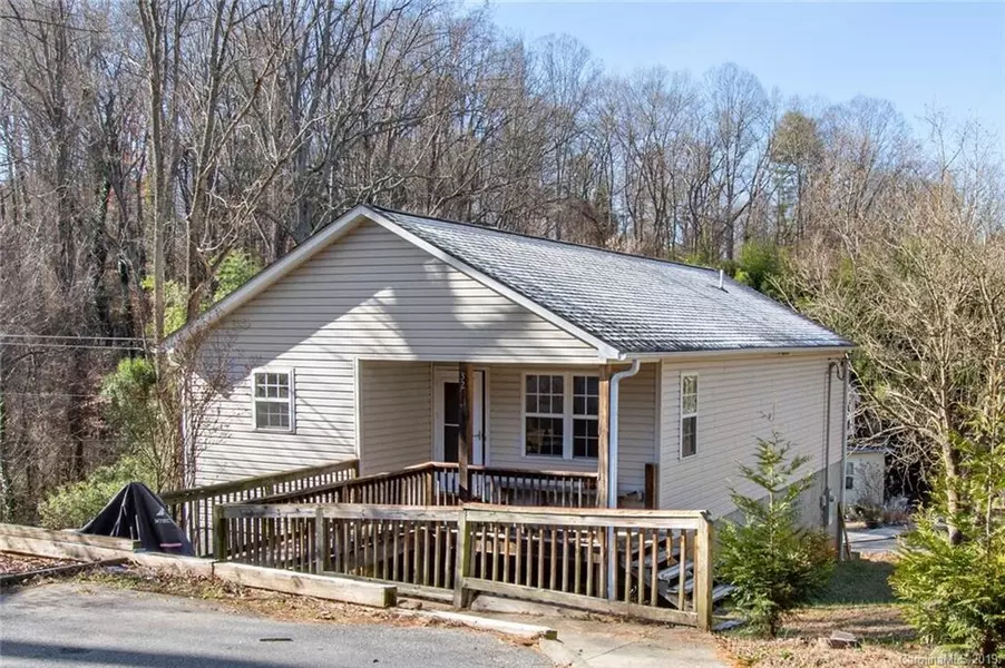 32 Piercy ST, Asheville, NC 28806