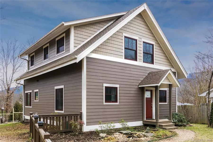 312 Northeast AVE, Swannanoa, NC 28778
