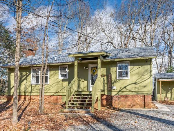 695 Glen Echo CIR, Saluda, NC 28773