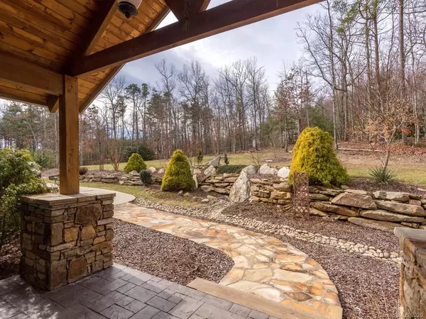 Hendersonville, NC 28792,227 Brians View DR