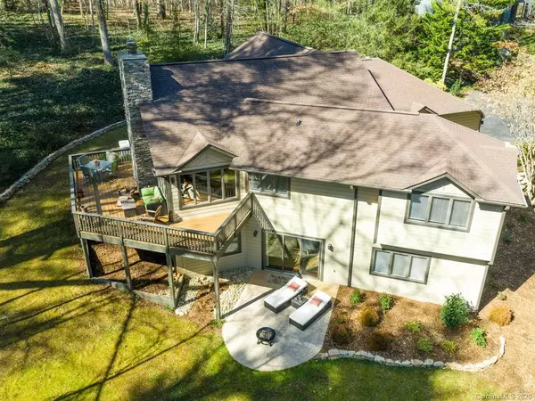 35 Mountain Lake DR, Hendersonville, NC 28739