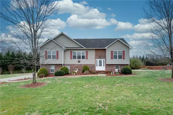 2321 Ellen ST, Granite Falls, NC 28630