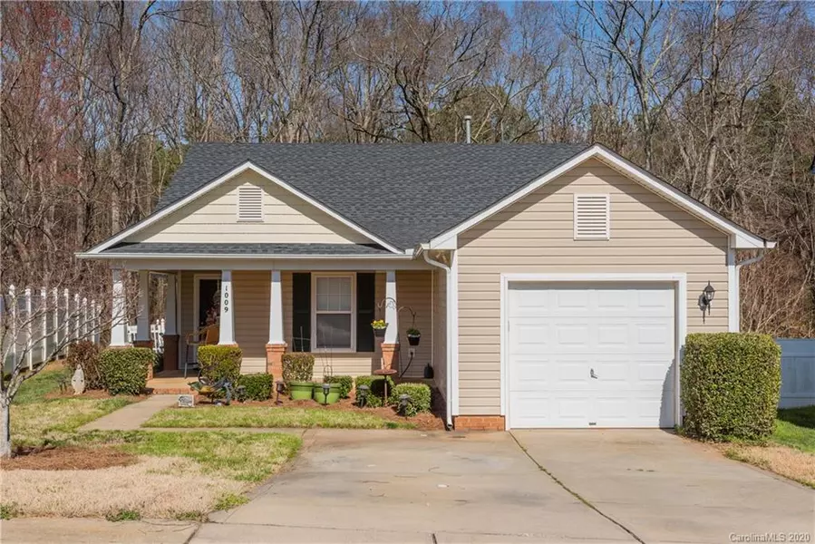 1009 Crestdale Crossing DR, Matthews, NC 28105