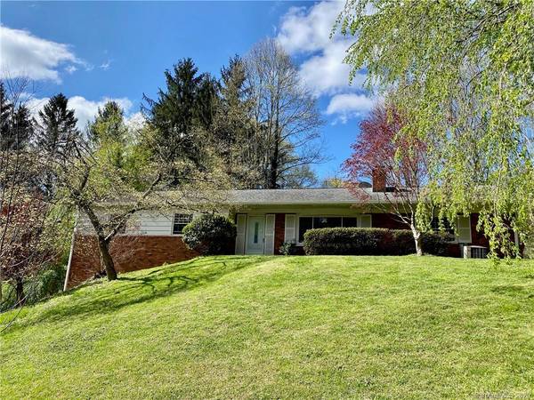 6 Clearbrook RD, Asheville, NC 28805