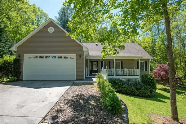 141 Oak Apple LN, Hendersonville, NC 28792