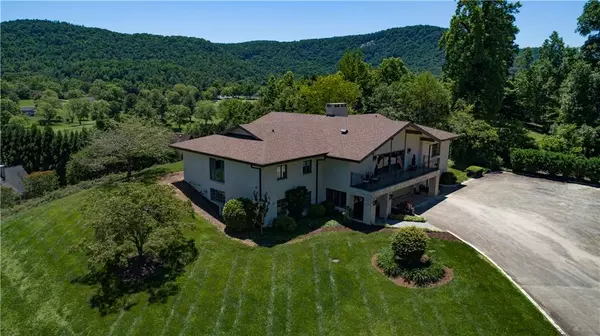 2733 Lakeview DR, Lenoir, NC 28645