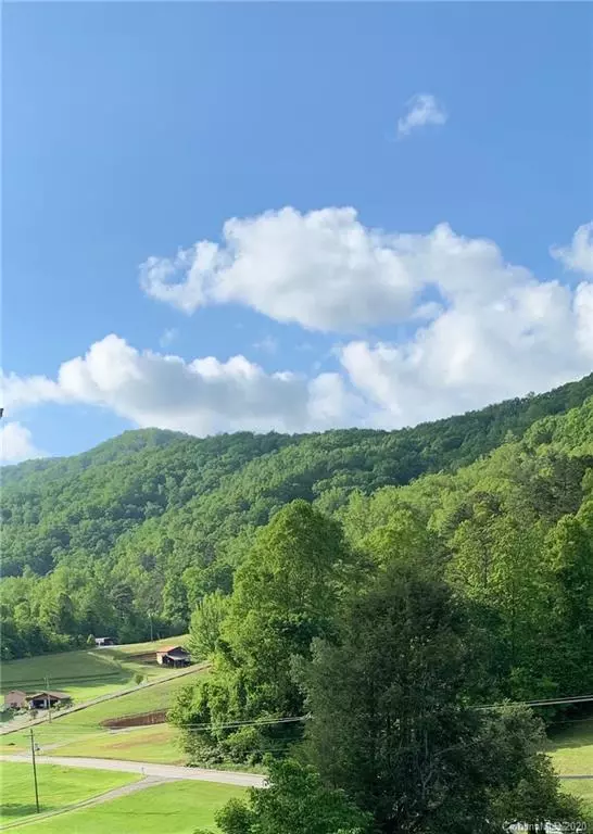 15 Meadow Hill RD, Fairview, NC 28730