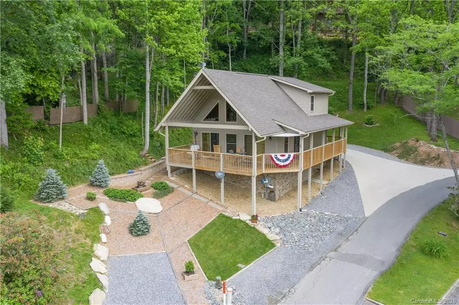 89 Rolling LN, Maggie Valley, NC 28751