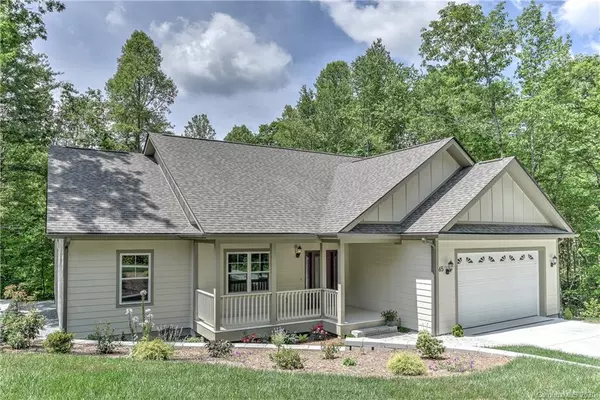 65 Drake Mountain LN, Hendersonville, NC 28739