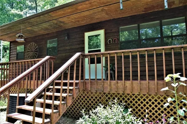 Sylva, NC 28779,343 Little Cove RD