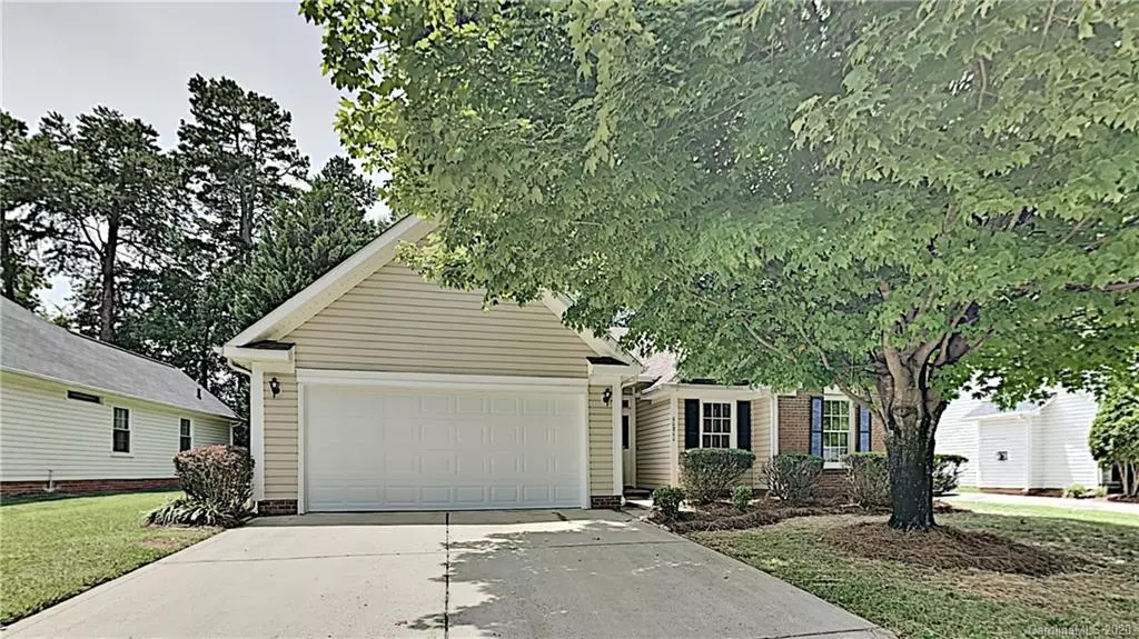 Charlotte, NC 28269,11711 Long Forest DR