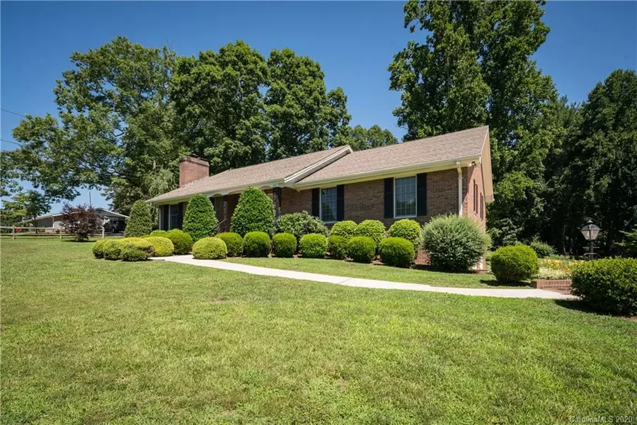 271 Whispering Hills DR, Hendersonville, NC 28792