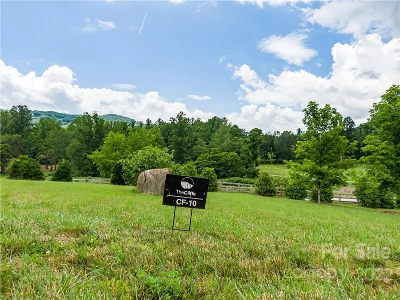 31 Walnut Valley Pkwy #10, Arden, NC 28704