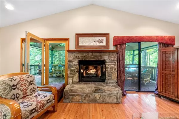 Maggie Valley, NC 28751,381 Locust DR