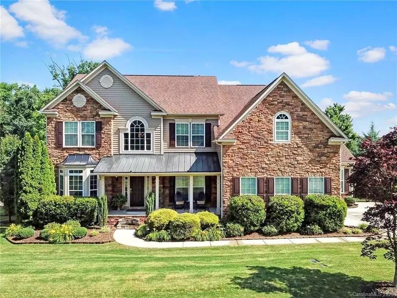 226 Squirrel LN, Lake Wylie, SC 29710