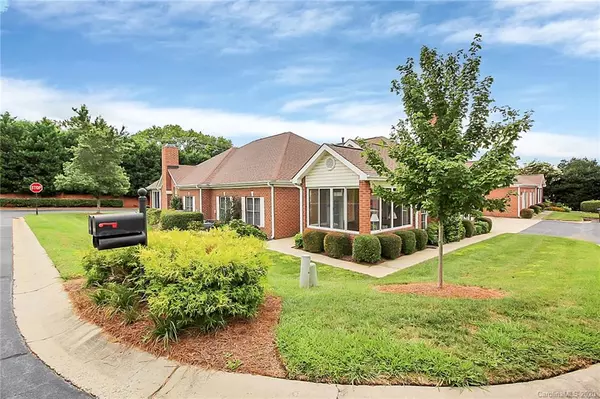 Charlotte, NC 28210,10934 Oakside CT