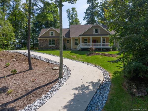 579 Whites Lake BLVD, Saluda, NC 28773